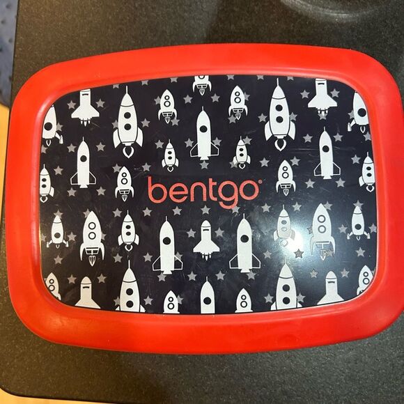Gently used Bentgo Kids Space Rocket Leak-Proof 5 Compartment Kids Lunch Box - Picture 1 of 7